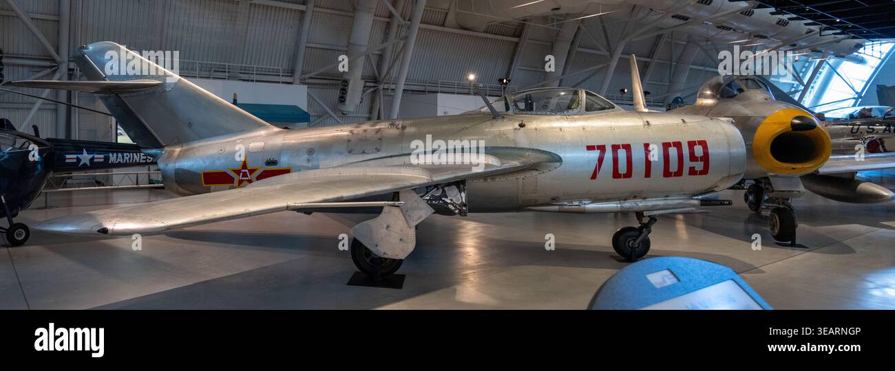 Chantilly, va - 06 juin 24 : avion de chasse MIG avec des marques rouges affiché à l'intérieur au Steven F. Udvar-Hazy Center, Chantilly, Virginie, États-Unis. Banque D'Images