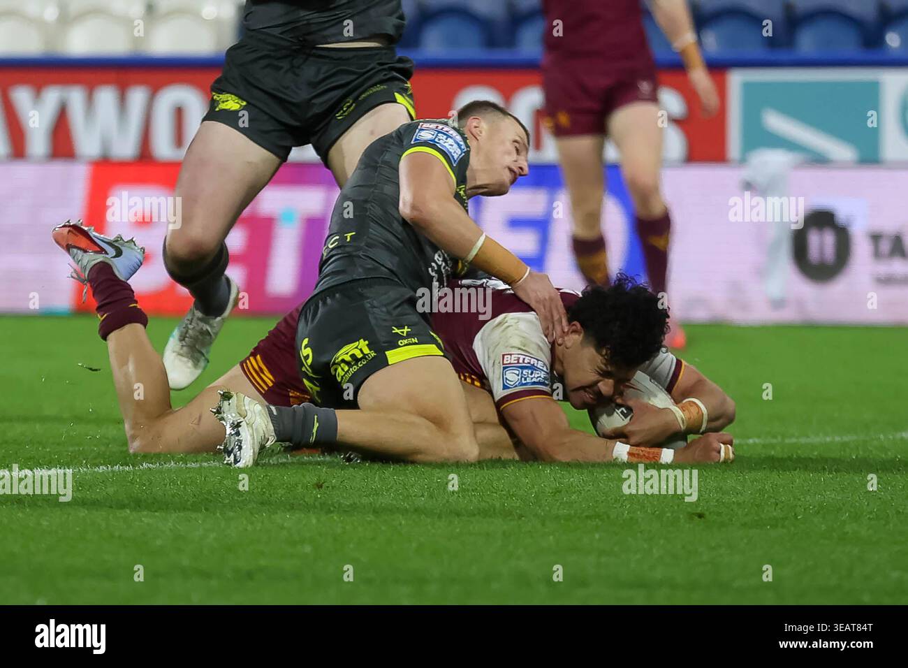 Essayez Jacob Gagai lors du match de Betfred Super League entre Huddersfield Giants et Leeds Rhinos au John Smith's Stadium, Huddersfield le vendredi 17 avril 2026. (Photo : Simon Hall | mi News) Banque D'Images