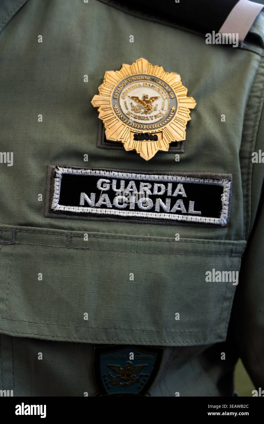 Badge mexicain Guardia Nacional et étiquette d'identification sur l'uniforme Banque D'Images