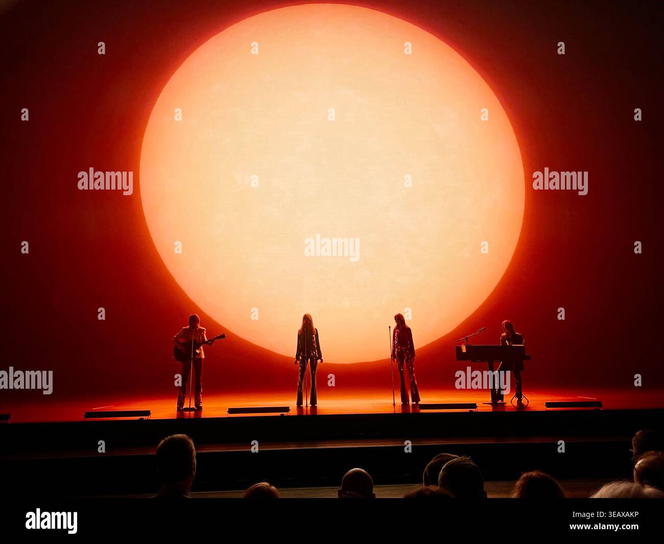 ABBA voyage, une résidence de concert virtuelle du groupe pop suédois ABBA. Les concerts présentent des avatars virtuels (surnommés 'ABBAtars'), représentant le groupe. Banque D'Images