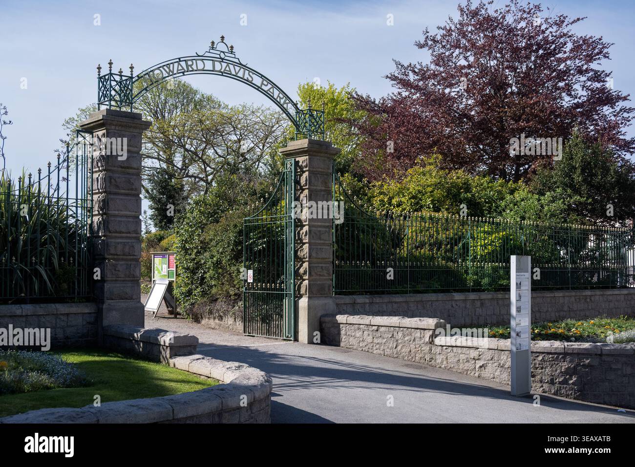 ST HELIER, JERSEY, ÎLES ANGLO-NORMANDES - 20 AVRIL 2026 : entrée au parc Howard Davis Banque D'Images
