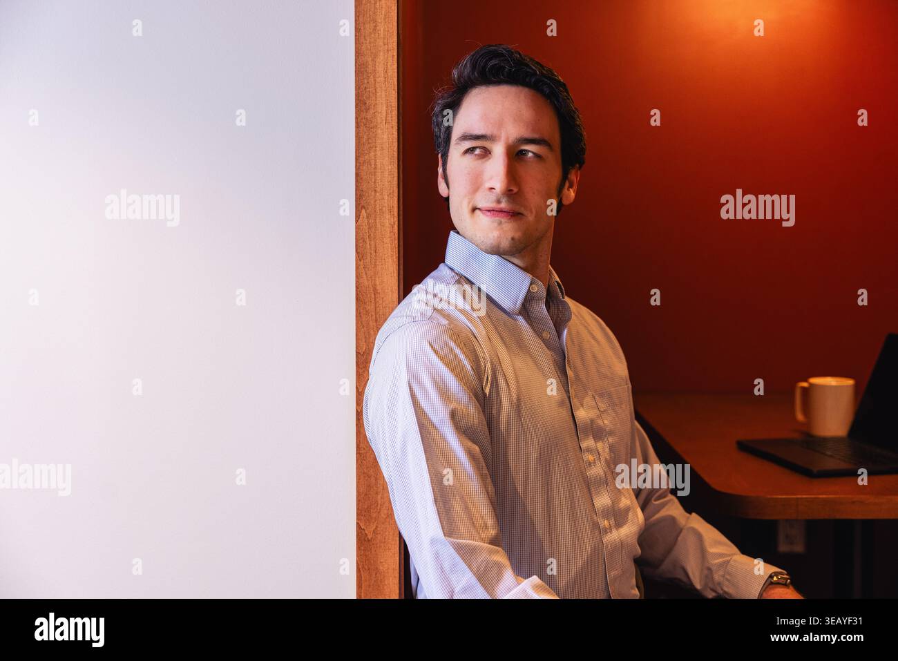 Portrait d'un jeune homme d'affaires caucasien Banque D'Images