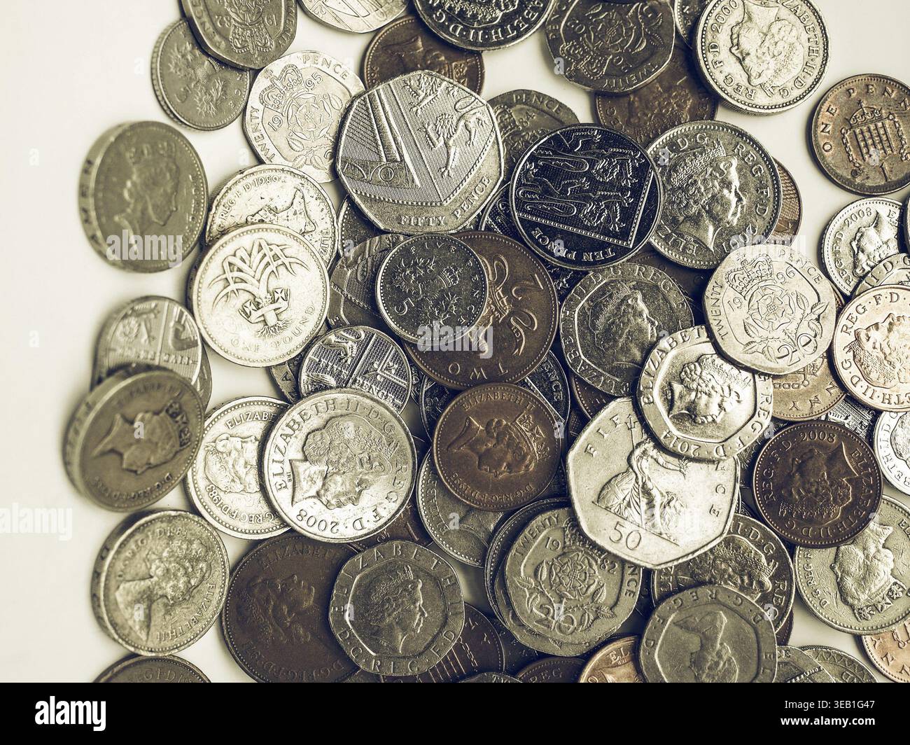 LONDRES, Royaume-Uni - 01 AOÛT 2015 : monnaie vintage en livres sterling du Royaume-Uni Banque D'Images