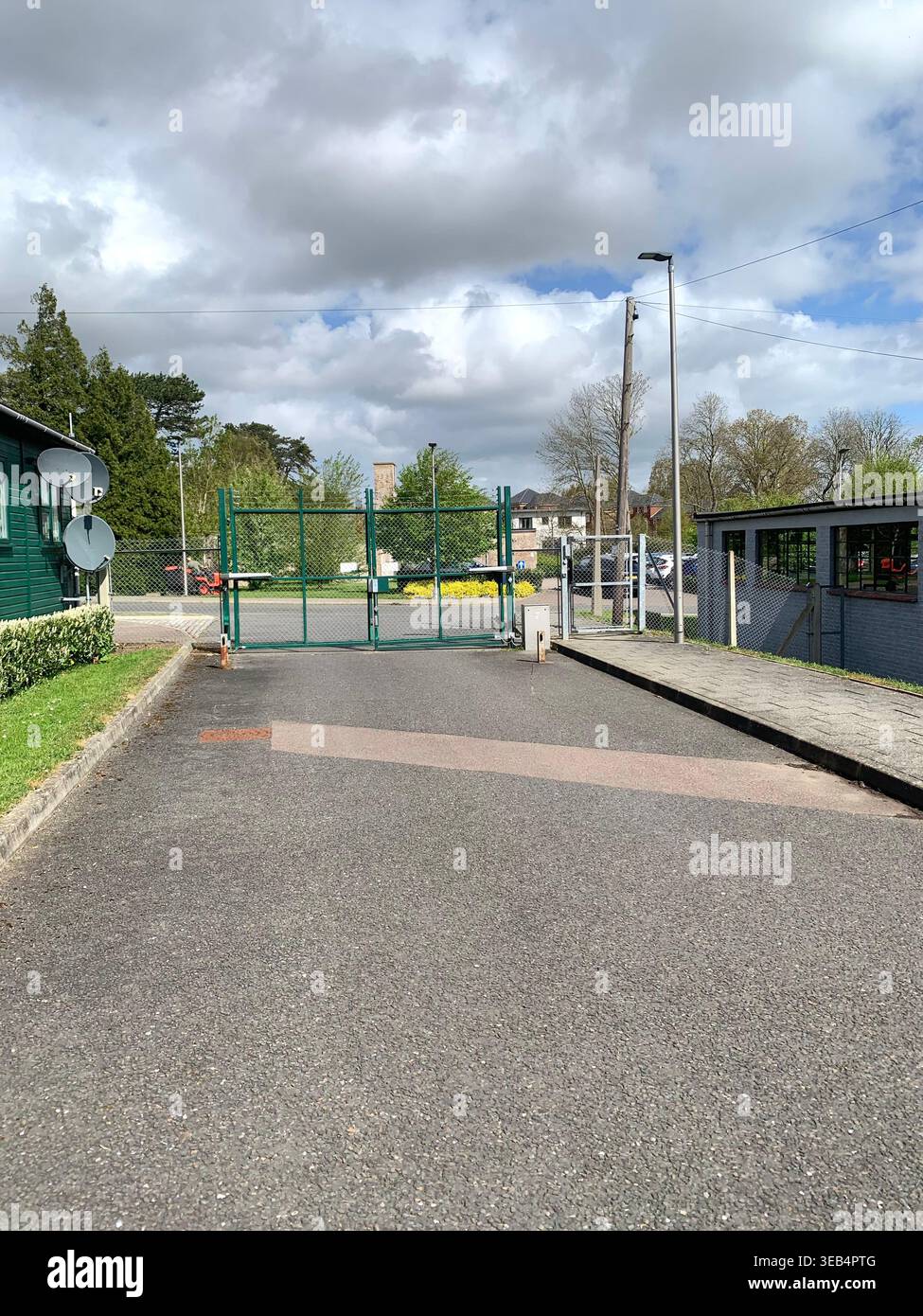 Bletchley Park le centre historique de déblocage de code de la 11e Guerre mondiale dans le Buckinghamshire en Angleterre avec des articles de déblocage de code et des meubles comme il a l'air - Image de stock capturée avec un smartphone