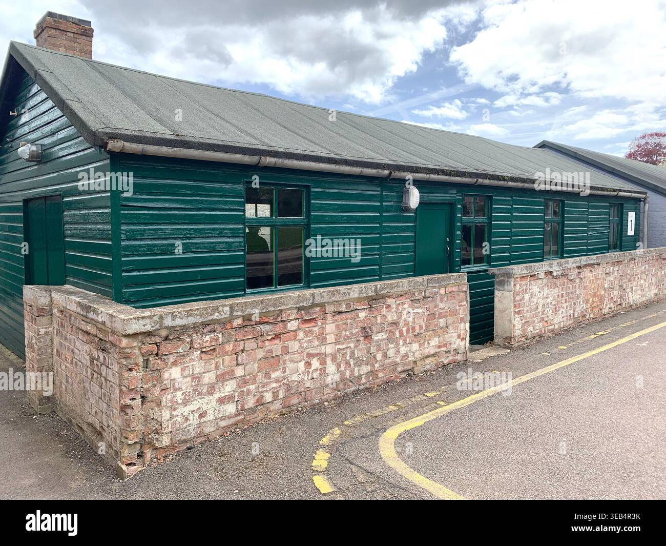 Bletchley Park le centre historique de déblocage de code de la 11e Guerre mondiale dans le Buckinghamshire en Angleterre avec des articles de déblocage de code et des meubles comme il a l'air - Image de stock capturée avec un smartphone