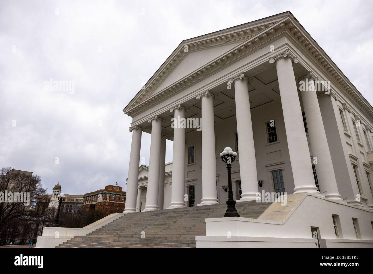 Le bâtiment du Capitole de l'État de Virginie se trouve à Richmond, Virginie, le 18 février 2026. La structure néoclassique avec son portique à colonnes proéminent sert de siège à l'Assemblée générale de Virginie et abrite le bureau du gouverneur. (Photo de Kendall Warner/The Virginian-Pil/TNS/Sipa USA) Banque D'Images
