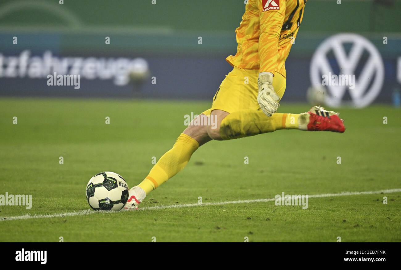 Gros plan, gardien de but Florian Mueller SC Freiburg SCF (21) action sur le ballon logo Volkswagen VW Fussball Bundesliga, DFB-Pokal, MHPArena, MHP Arena St. Banque D'Images