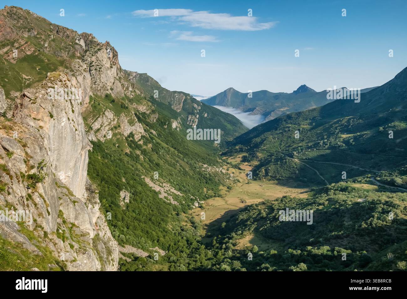 Paysage de vallée du parc naturel Somiedo dans les Asturies Espagne Banque D'Images