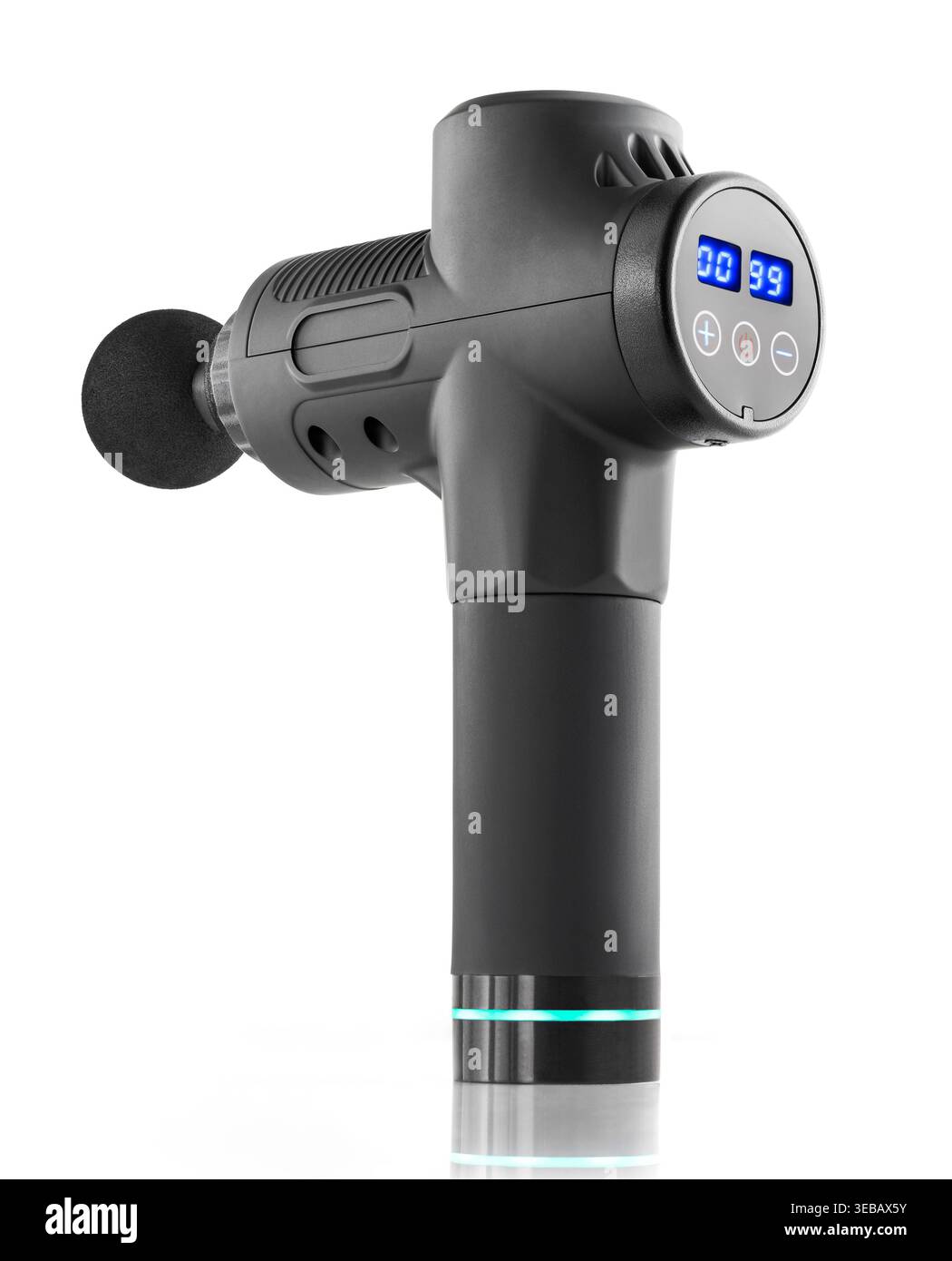 Vue latérale d'un pistolet de massage à percussion noir montrant la poignée ergonomique et la tête sphérique pour le traitement des tissus profonds Banque D'Images