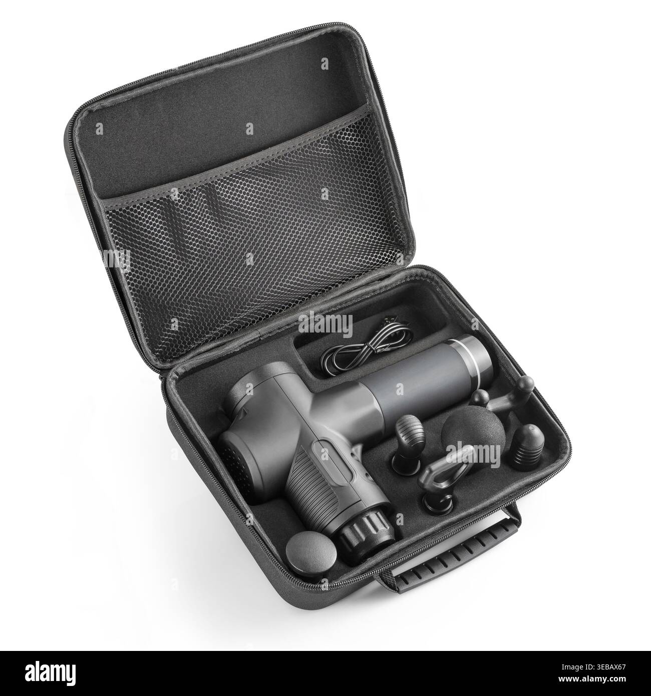 L'invention concerne un pistolet de massage à percussion portatif représenté avec son ensemble de divers accessoires de tête de massage pour différents groupes musculaires Banque D'Images