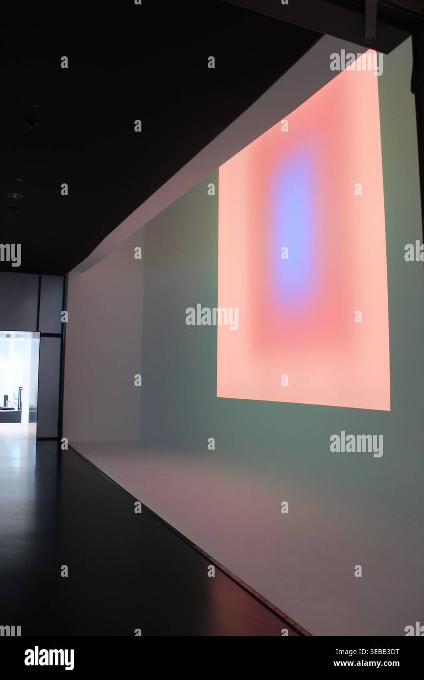 Installation lumineuse de l'artiste James Turrell au musée d'art contemporain Kunsthalle de Mannheim, 2026. Allemagne, Europe. Banque D'Images