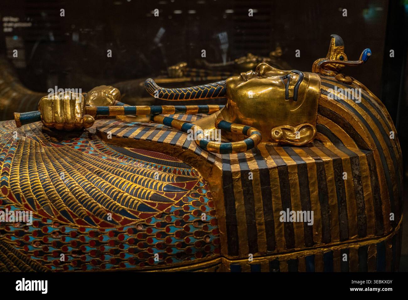 Sarcophage intermédiaire de Toutankhamon. Grand musée égyptien Banque D'Images