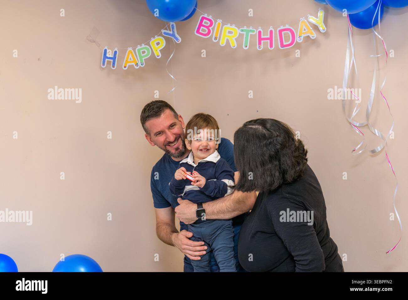 Famille enfant garçon premier anniversaire célébration Banque D'Images