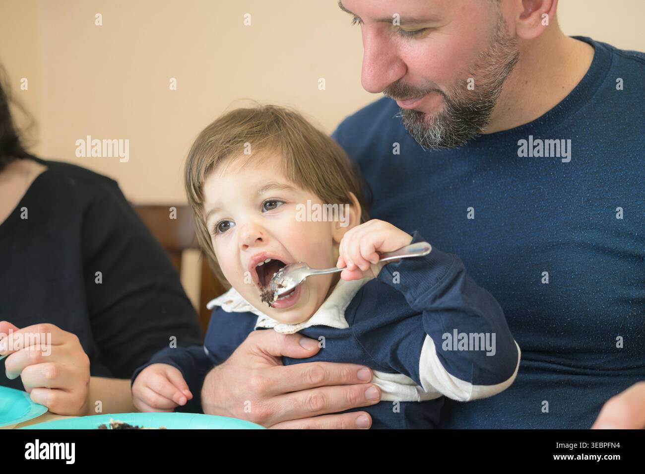Famille enfant garçon premier anniversaire célébration Banque D'Images