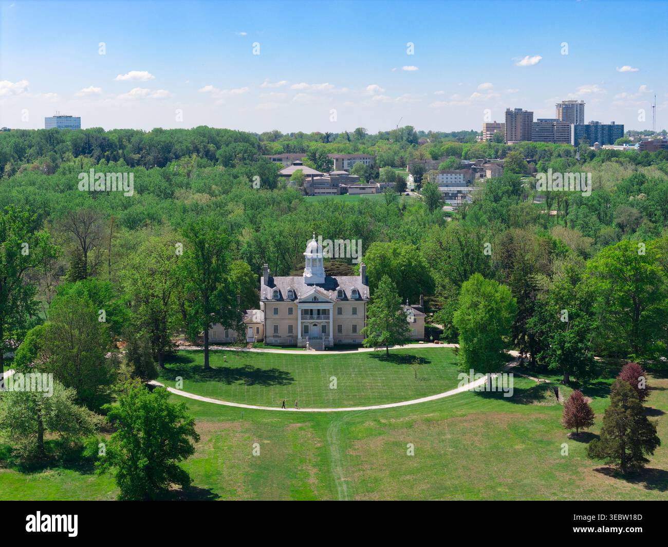 Hampton Mansion Aerial White Cupola Spring Woodland Towson Maryland National Historic site architecture géorgienne Banque D'Images