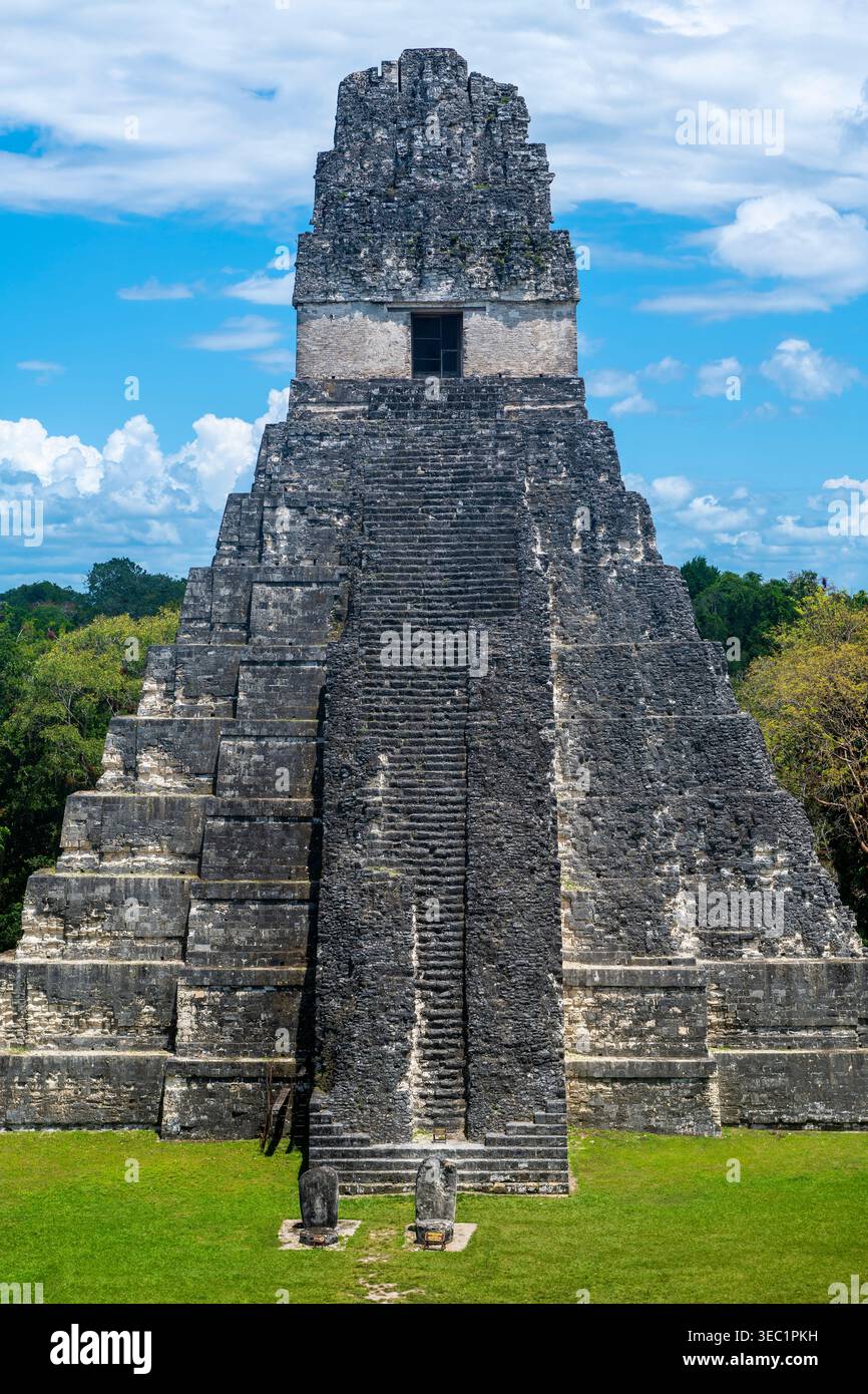 Pyramide du temple du Grand Jaguar maya, parc national de Tikal, Guatemala. Banque D'Images