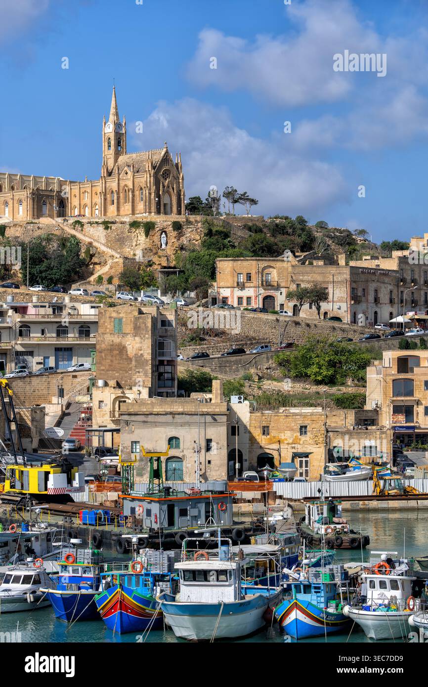 Ville de Mgarr et port sur l'île de Gozo à Malte. Banque D'Images