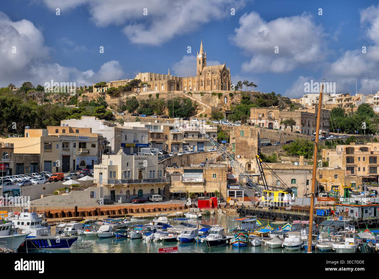 Ville de Mgarr et port sur l'île de Gozo à Malte. Banque D'Images