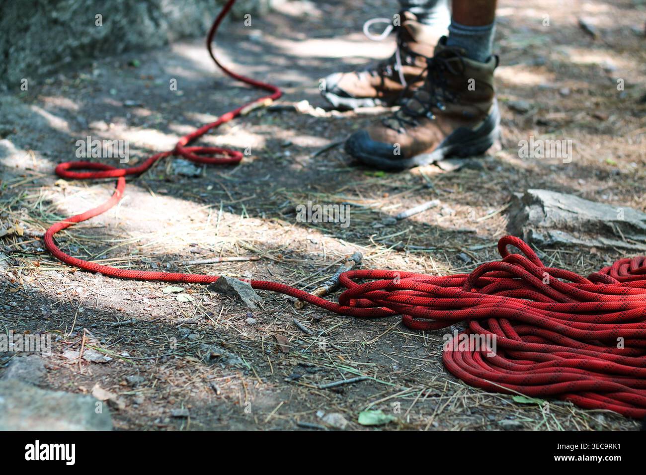 Sport escalade Belayer et pile of Rope Banque D'Images