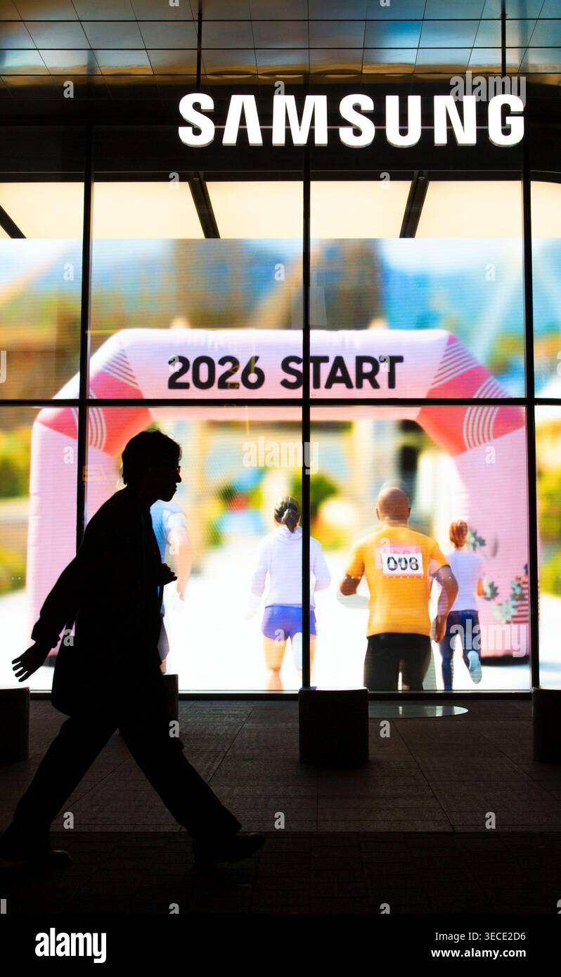 Samsung Electronics, 29 avril 2026 : Un magasin phare Samsung dans le centre de Séoul, Corée du Sud. Samsung Electronics, le géant de la technologie sud-coréen, a déclaré le 30 avril que son bénéfice net au premier trimestre avait plus que quintuplé par rapport à l'année précédente, stimulé par la forte demande de puces mémoire haut de gamme utilisées dans les applications d'IA, ont rapporté les médias locaux. (Photo Lee Jae-won/AFLO) Banque D'Images