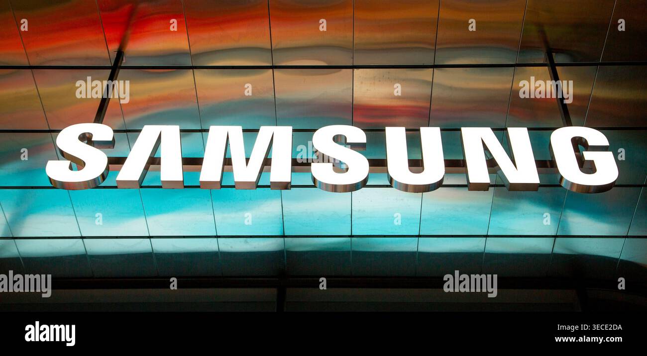 Samsung Electronics, 29 avril 2026 : Un magasin phare Samsung dans le centre de Séoul, Corée du Sud. Samsung Electronics, le géant de la technologie sud-coréen, a déclaré le 30 avril que son bénéfice net au premier trimestre avait plus que quintuplé par rapport à l'année précédente, stimulé par la forte demande de puces mémoire haut de gamme utilisées dans les applications d'IA, ont rapporté les médias locaux. (Photo Lee Jae-won/AFLO) Banque D'Images
