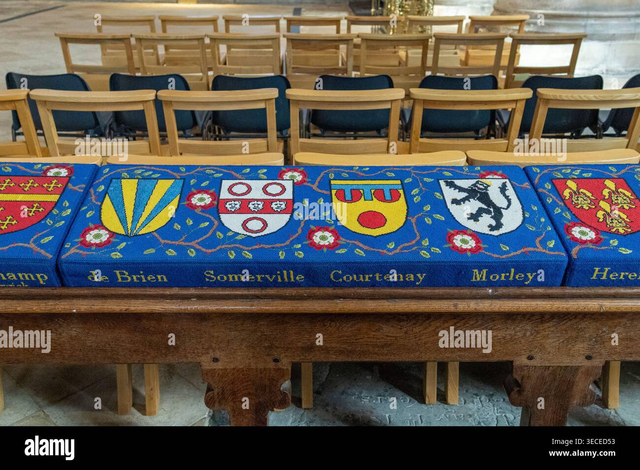 Coussins de chaise décorés avec des armoiries, intérieur, Abbey, Tewkesbury, Gloucestershire, Angleterre, Grande-Bretagne Banque D'Images