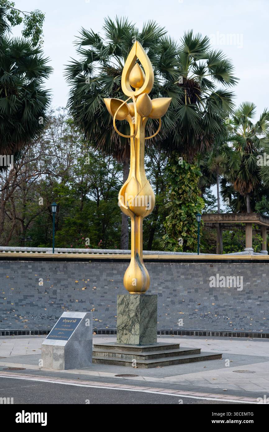 Monument de lotus doré au parc Benjakitti, Bangkok, Thaïlande Banque D'Images