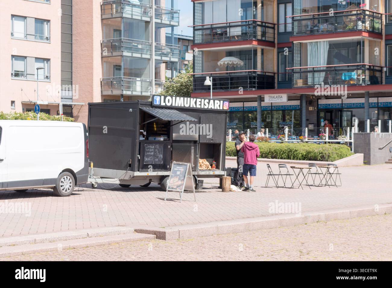 Food Kiosk à Helsinki, capitale de la République de Finlande situé sur la côte de la mer Baltique. Banque D'Images