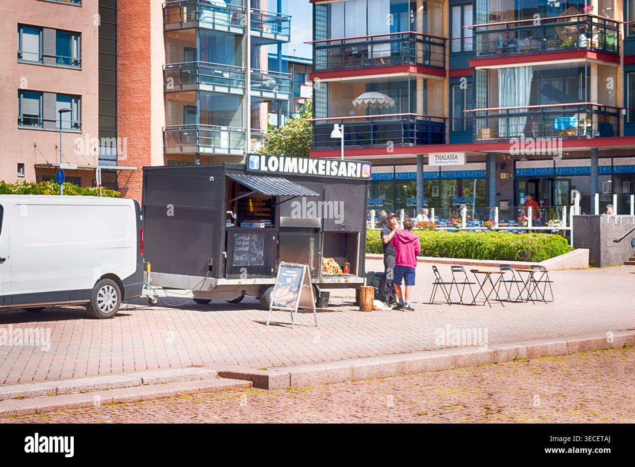 Food Kiosk à Helsinki, capitale de la République de Finlande situé sur la côte de la mer Baltique. HDR. Banque D'Images