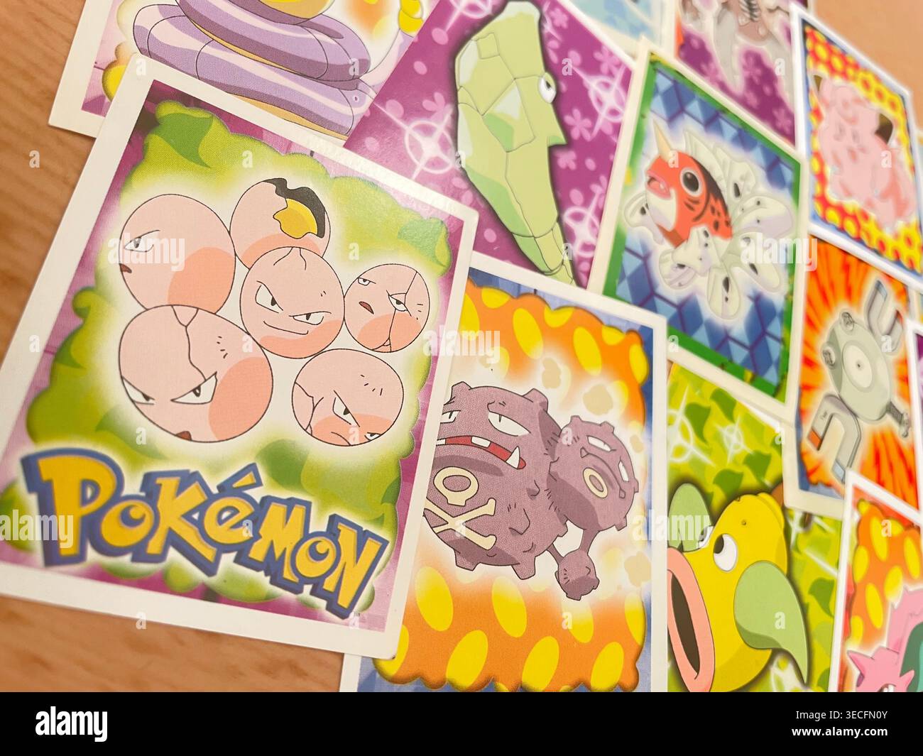 1999 cartes Pokémon Topps film Sticker - Image de stock capturée avec un smartphone