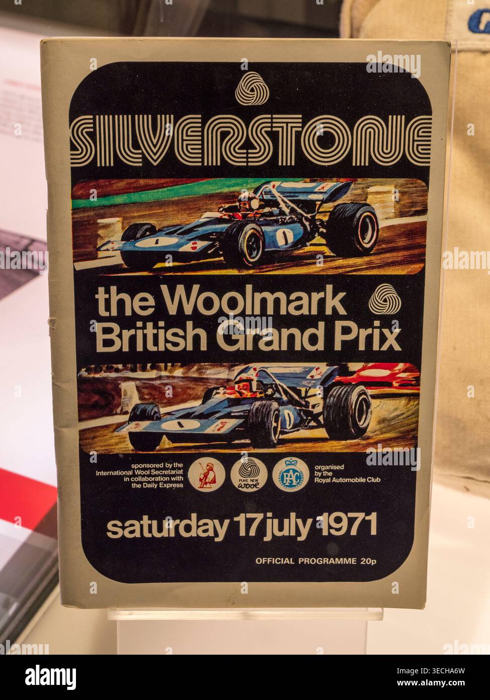 Programme du Grand Prix de Grande-Bretagne (1971) parrainé par Woolmark, exposé au Silverstone Museum, circuit de Silverstone, Silverstone, Towcester, Royaume-Uni. Banque D'Images