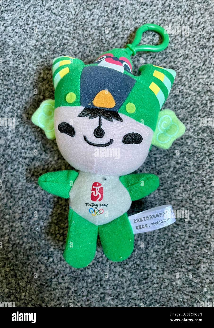 Porte-clés en peluche mascotte des Jeux Olympiques de Pékin 2008 - Image de stock capturée avec un smartphone