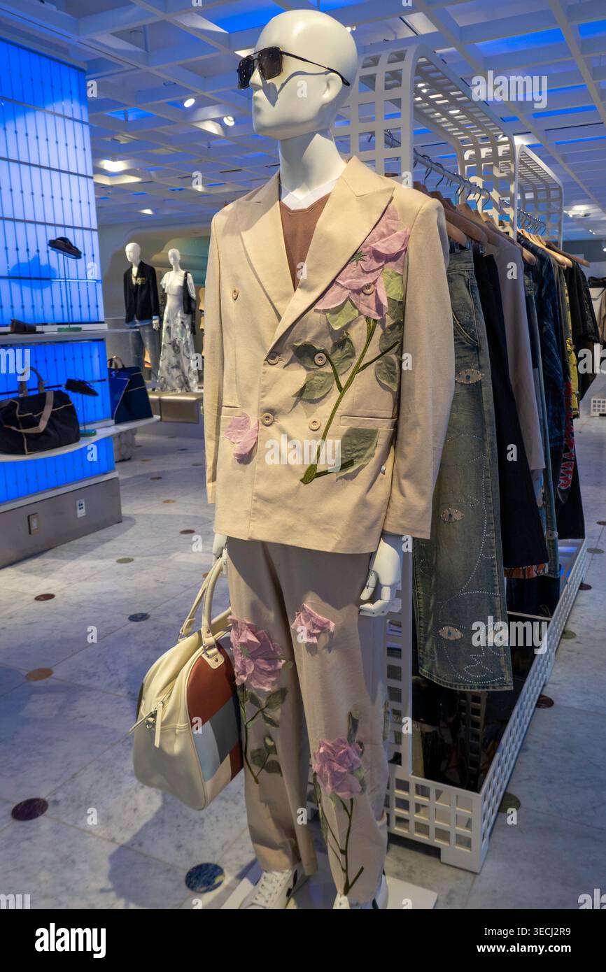 Printemps New York est un luxueux grand magasin français situé au 1 Wall Street dans le quartier financier de Manhattan, New York City, USA 2026 Banque D'Images