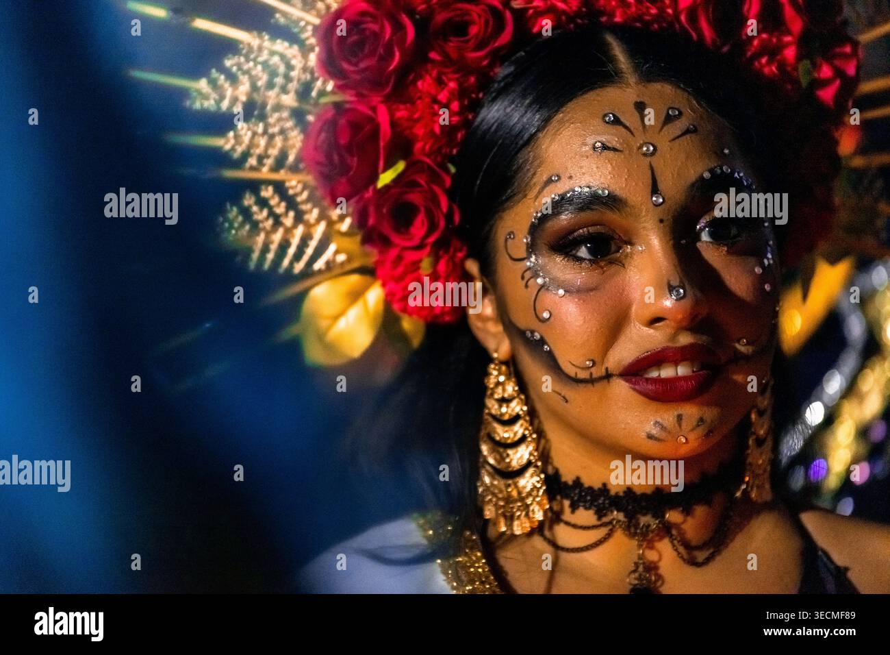 Une jeune mexicaine participe à un défilé pendant Hanal Pixán, la Journée maya Yucatec de la tradition des morts, à Mérida, au Mexique. Banque D'Images