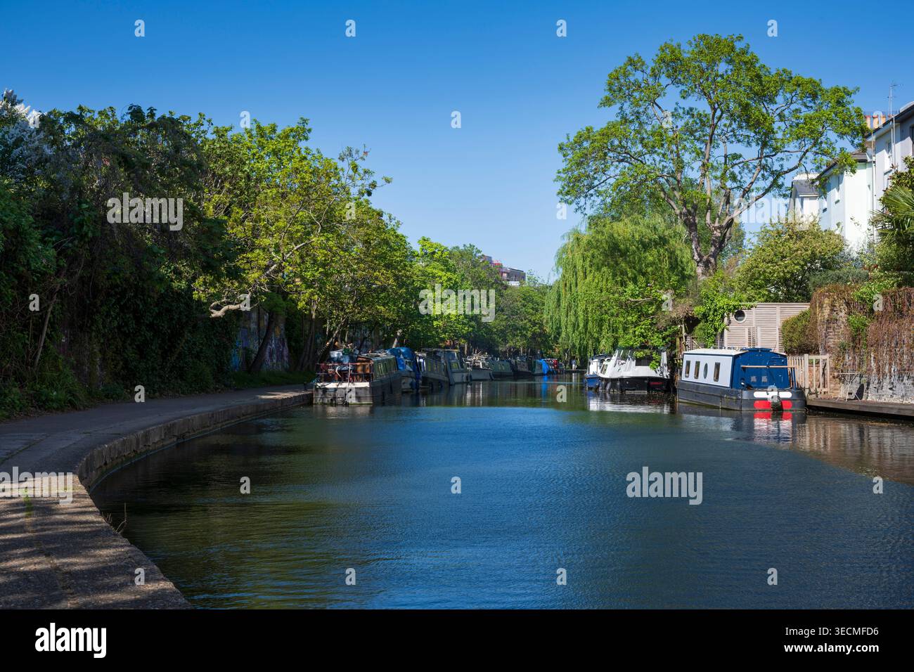 Journée ensoleillée le long du canal Regents à Londres Banque D'Images