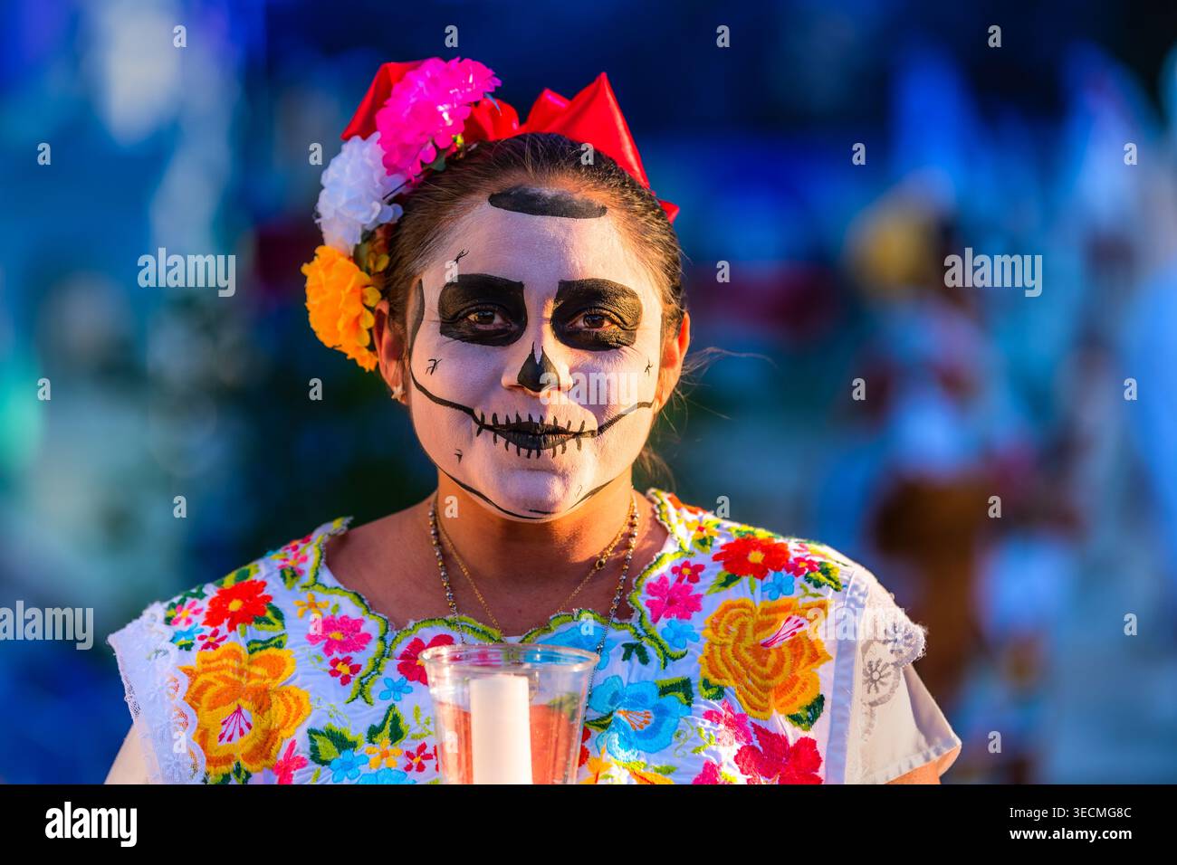 Une mexicaine participe au Paseo de las Ánimas pendant Hanal Pixán, la Journée Yucatec Maya de la tradition des morts, à Mérida, au Mexique. Banque D'Images