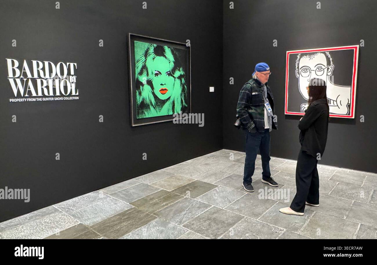 New York, New York, États-Unis. 1er mai 2026. (L) Brigitte Bardot de l'artiste Andy Warhol, 1974, de la collection Gunter Sachs, estimation de 14 millions de dollars à 18 millions de dollars, et (R) Autoportrait de l'artiste Keith Haring, 1985, offert par Haring's House - œuvres de la collection Kermit Oswald, estimation de 3 millions de dollars à 5 millions de dollars vu lors de SothebyÃs la prépresse pour les ventes aux enchères modernes et contemporaines de la semaine de la Marquee de New York mai au Breuer Building. (Crédit image : © Nancy Kaszerman/ZUMA Press Wire) USAGE ÉDITORIAL SEULEMENT ! Non destiné à UN USAGE commercial ! Banque D'Images