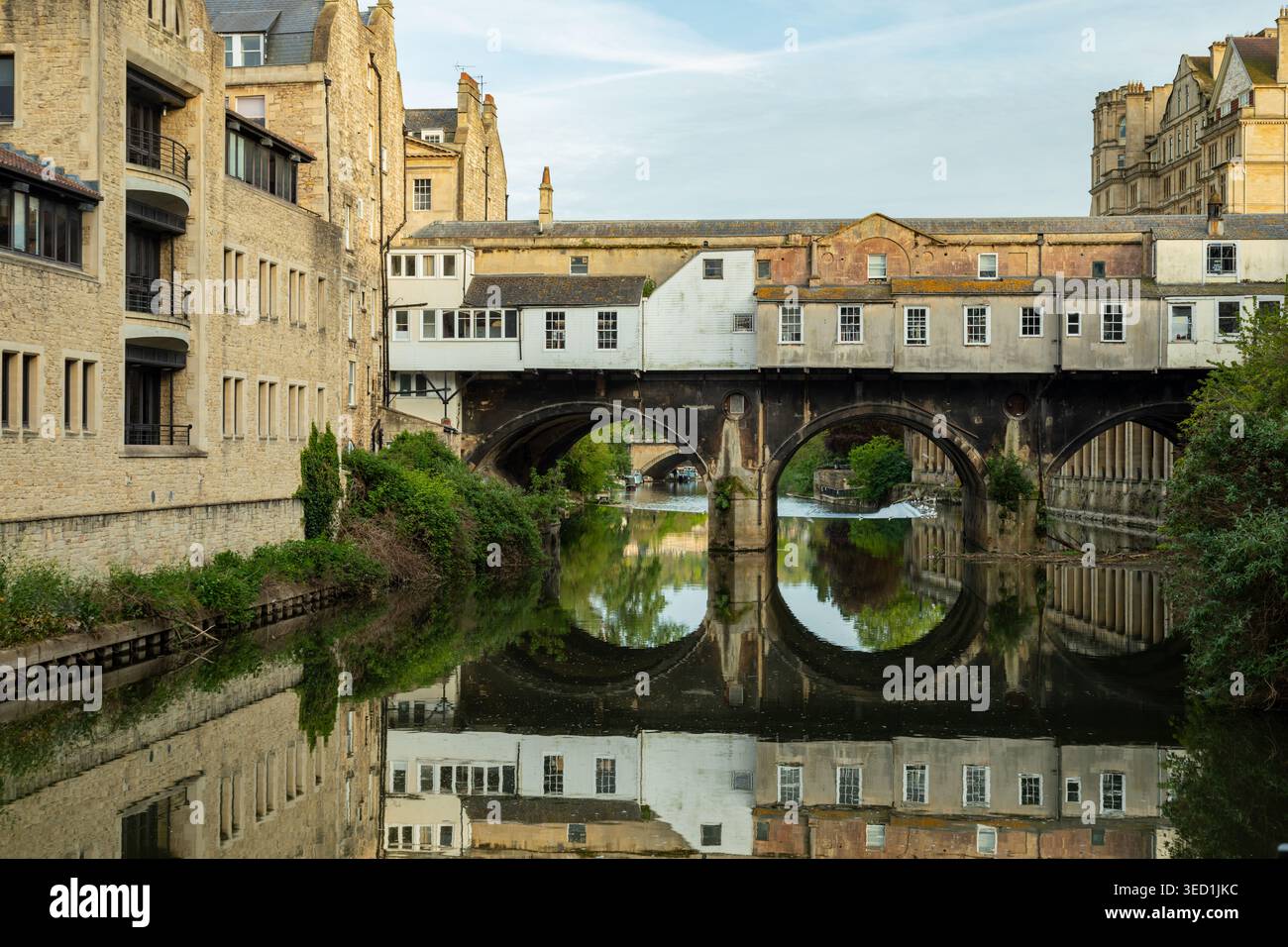 Pont Pulteney sur la rivière Avon à Bath, Somerset. Banque D'Images