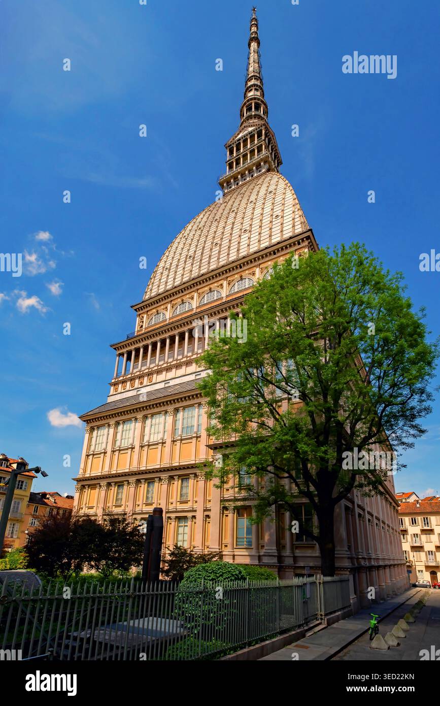 Mole Antonelliana dans le centre-ville de Turin, Piémont, Italie. Il a été conçu à l'origine par l'architecte Alessandro Antonelli en 1863 pour être une synagogue. Le c Banque D'Images