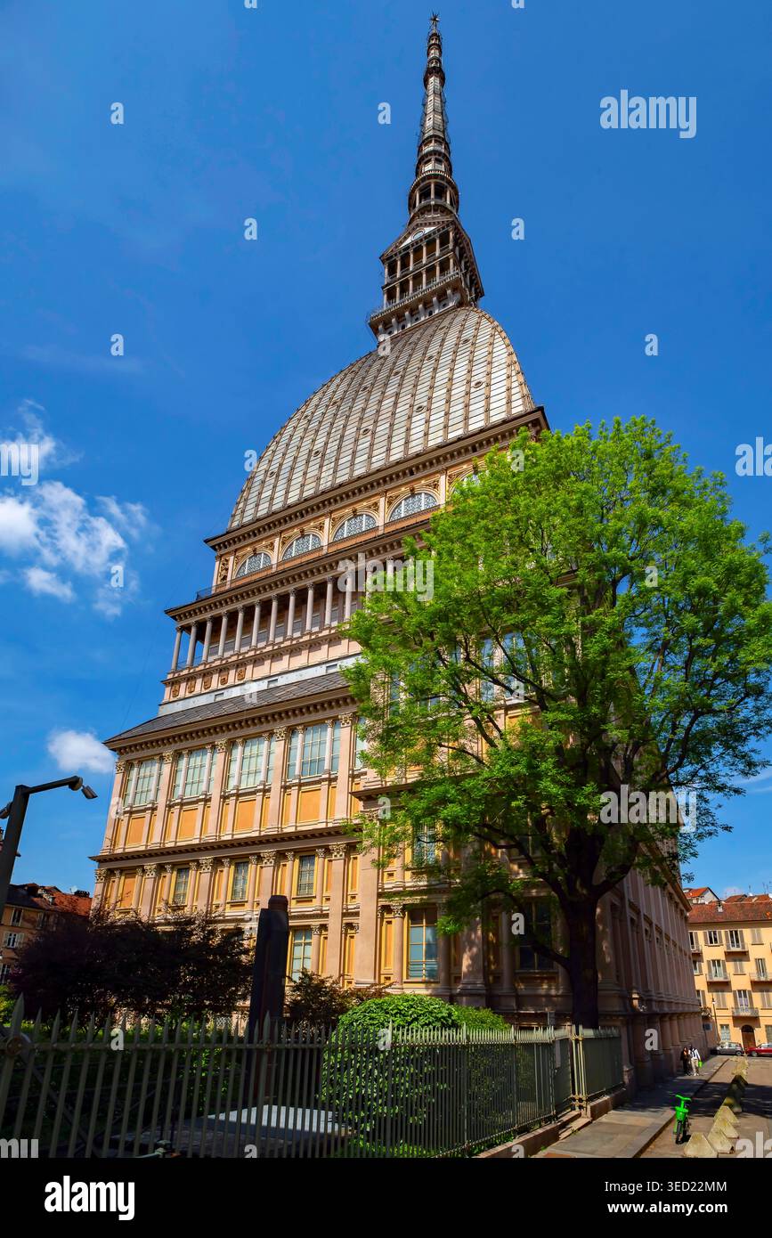 Mole Antonelliana dans le centre-ville de Turin, Piémont, Italie. Il a été conçu à l'origine par l'architecte Alessandro Antonelli en 1863 pour être une synagogue. Le c Banque D'Images