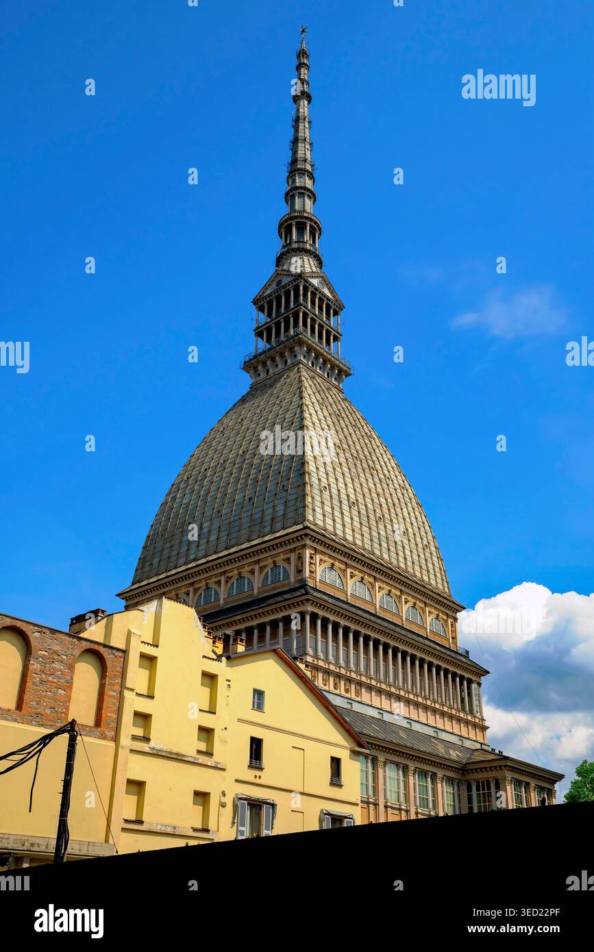 Mole Antonelliana dans le centre-ville de Turin, Piémont, Italie. Il a été conçu à l'origine par l'architecte Alessandro Antonelli en 1863 pour être une synagogue. Le c Banque D'Images