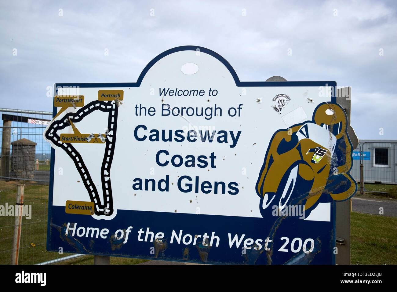 panneau pour l'arrondissement de causeway coast et glens maison du nord-ouest 200 portstewart, comté de derry, irlande du nord, royaume-uni Banque D'Images