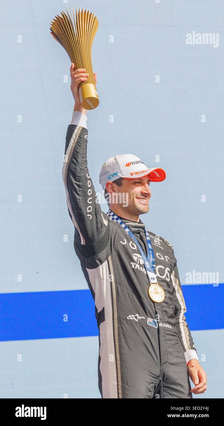 Mitch Evans (NZL, Jaguar TCS Racing) ; Sieger [vainqueur], Erstplatzierter, Goldmedaille; Siegerehrung, 03.05.2026, Berlin (Deutschland), Motorsport, ABB FIA Formula E World Championship, Berlin E-Prix 2026 Banque D'Images
