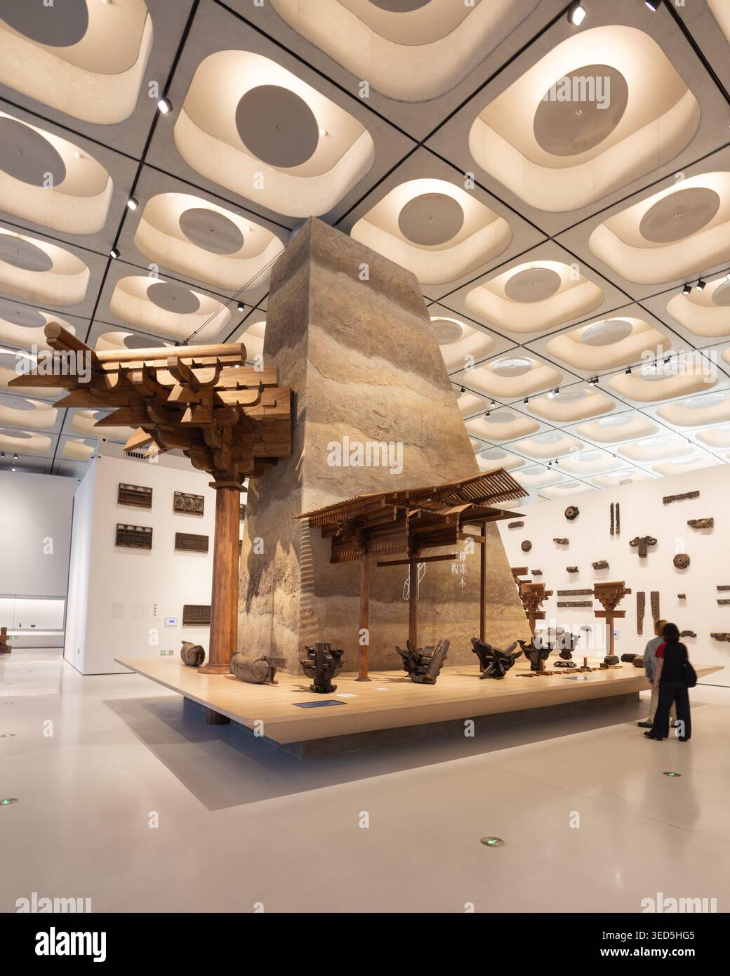 Exposition du musée intérieur de Shenzhen Bay culture Square avec collection de design. Architecture design par MAD Architects. Banque D'Images