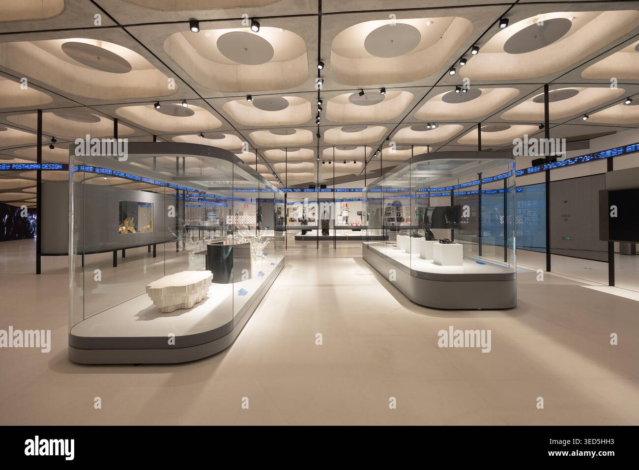 Exposition du musée intérieur de Shenzhen Bay culture Square avec collection de design. Architecture design par MAD Architects. Banque D'Images