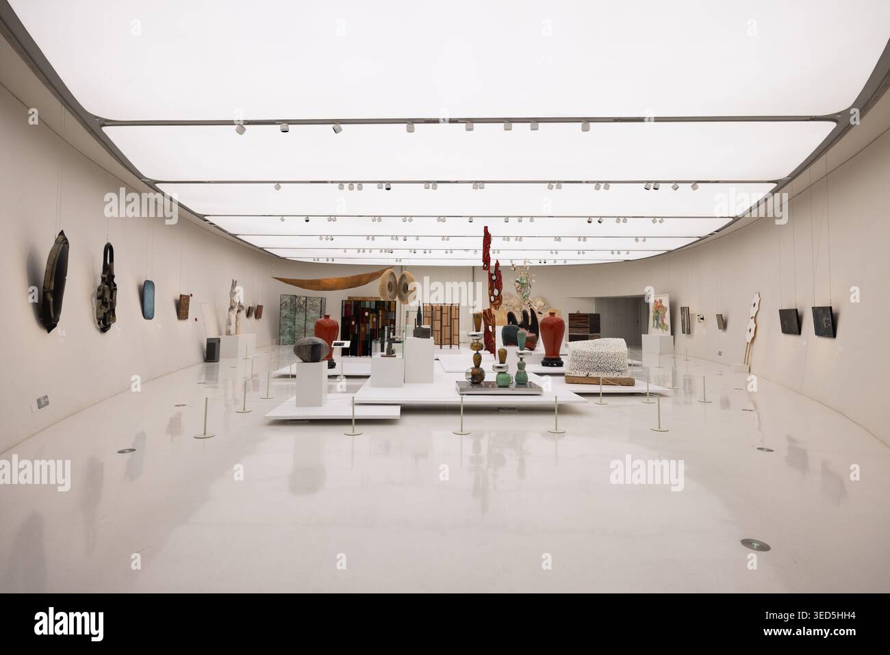 Exposition du musée intérieur de Shenzhen Bay culture Square avec collection de design. Architecture design par MAD Architects. Banque D'Images