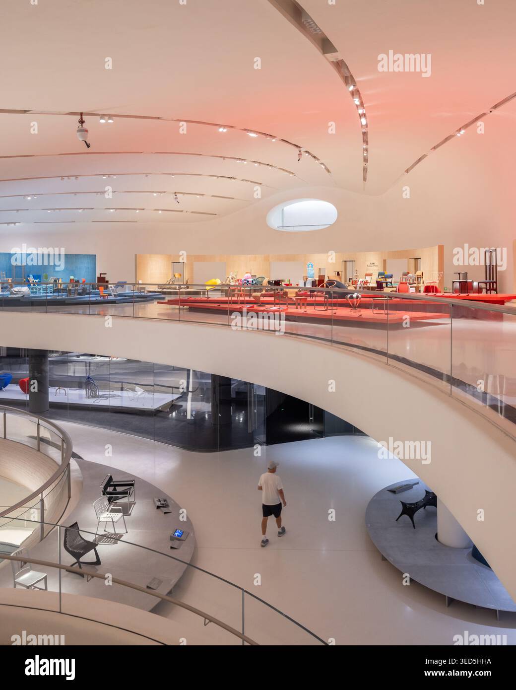 Exposition du musée intérieur de Shenzhen Bay culture Square avec collection de design. Architecture design par MAD Architects. Banque D'Images