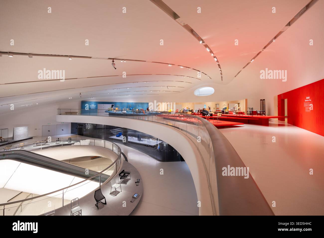 Exposition du musée intérieur de Shenzhen Bay culture Square avec collection de design. Architecture design par MAD Architects. Banque D'Images