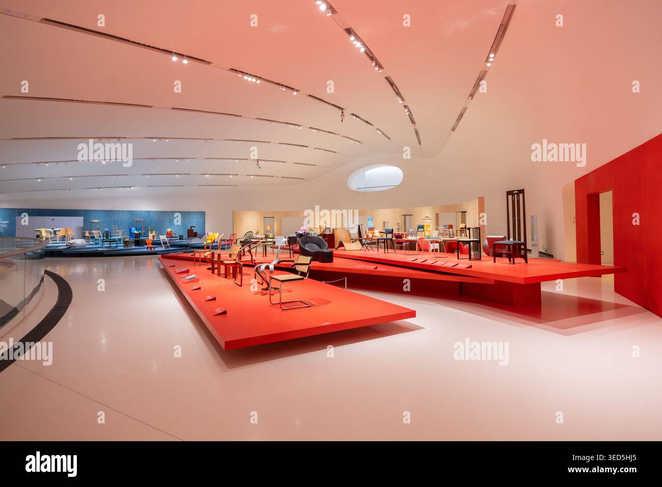 Exposition du musée intérieur de Shenzhen Bay culture Square avec collection de design. Architecture design par MAD Architects. Banque D'Images