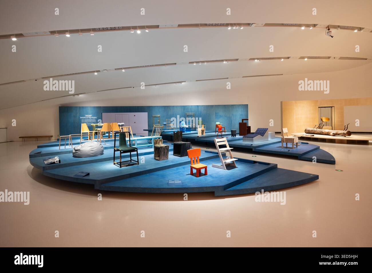 Exposition du musée intérieur de Shenzhen Bay culture Square avec collection de design. Architecture design par MAD Architects. Banque D'Images